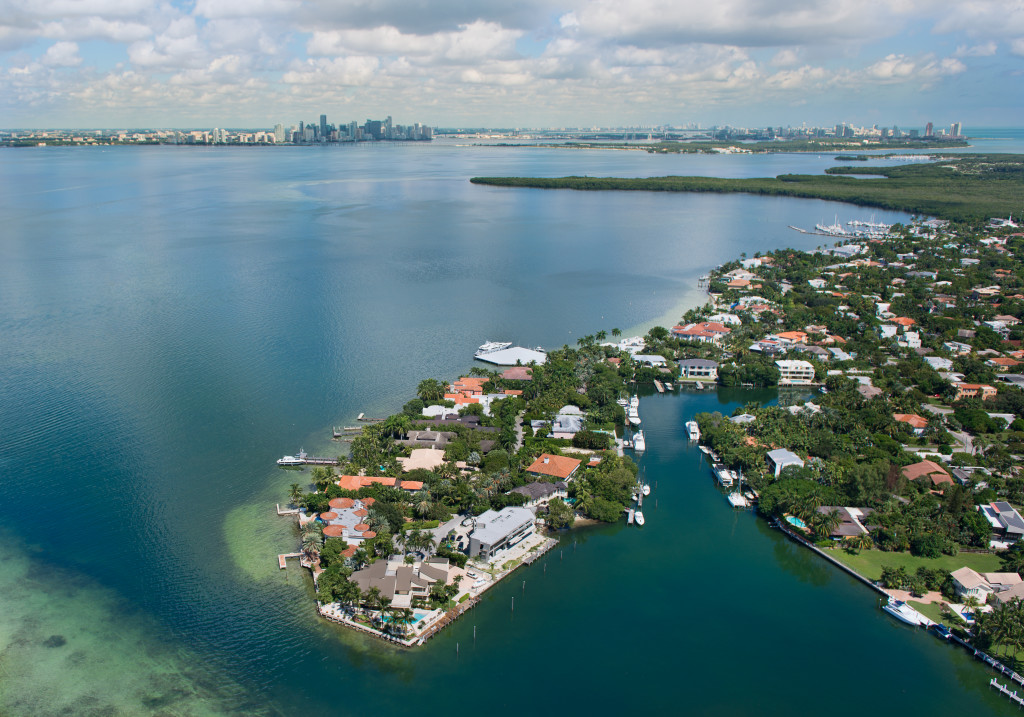 the private and luxurious harbor point drive in Key Biscayne