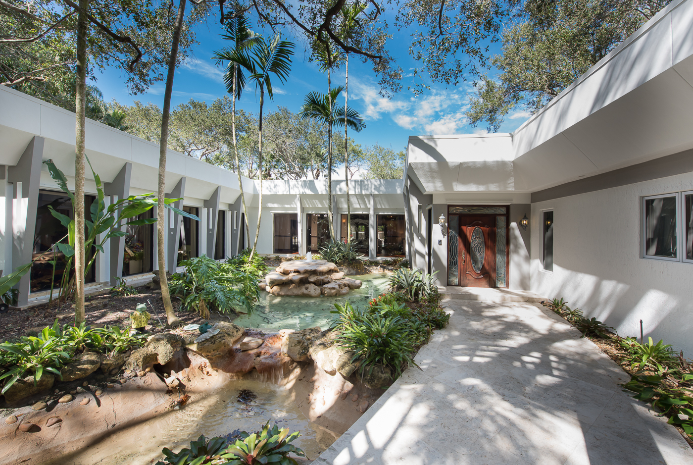 New Miami Real Estate listing in Snapper Creek Lakes