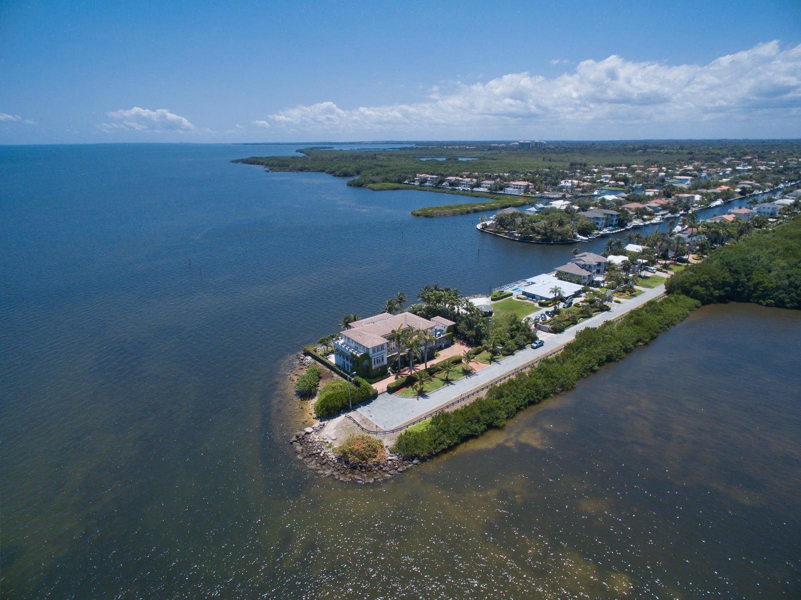 The Waterfront Neighborhood : Buyer’s Tips