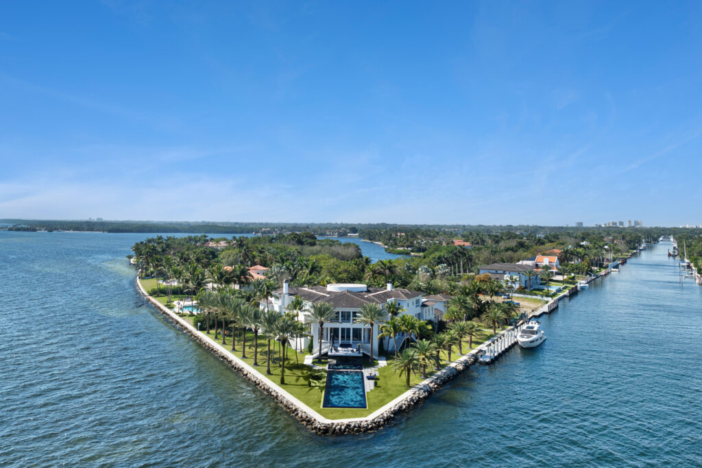 41 Arvida in Gables Estates. Point-lot and waterfront. 